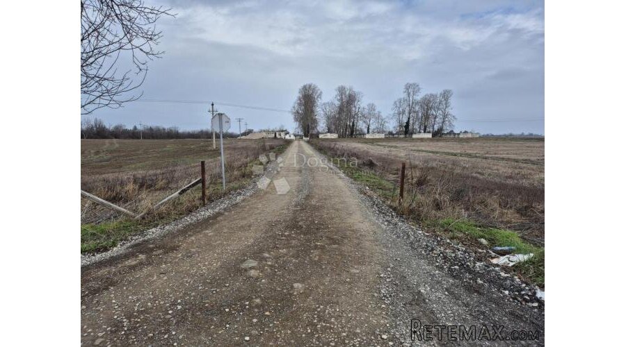 GRAĐEVINSKO ZEMLJIŠTE ZA IZGRADNJU FARME – 32.000 m² - 3