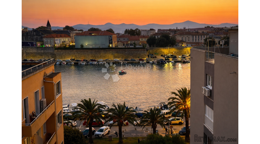 TOP PRILIKA! Zadar (Branimirova obala) - renovirani stan s l