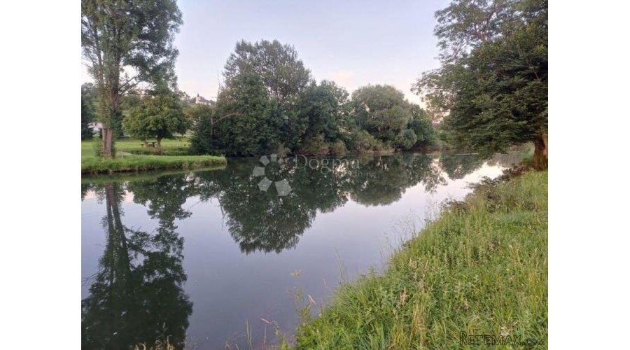 GRAĐEVINSKO ZEMLJIŠTE NA SAMOJ OBALI RIJEKE DOBRE - 2