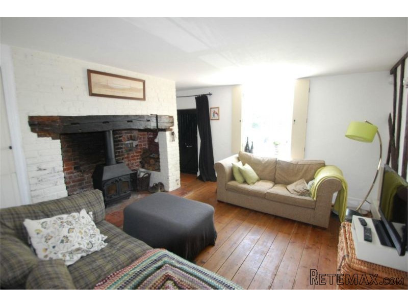 3 Bedroom Terraced House - 2