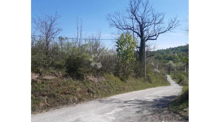 Zemljište uz asfaltiranu cestu - 2