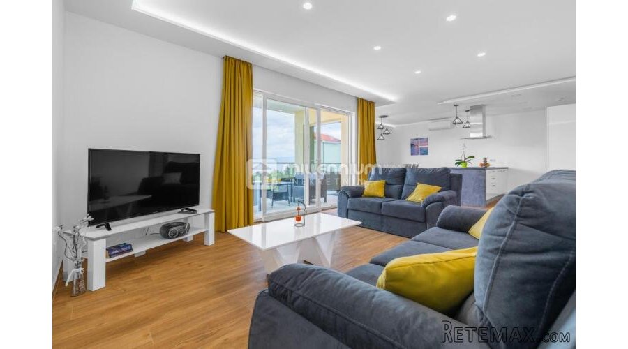 Kostrena, 118m2, 3s+db s balkonom i terasom