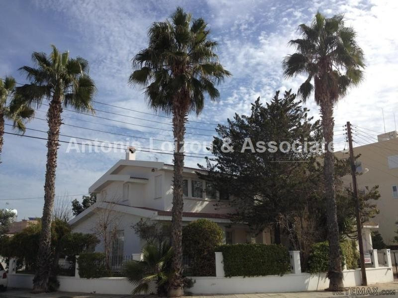Detached house with internal s/pool in..
