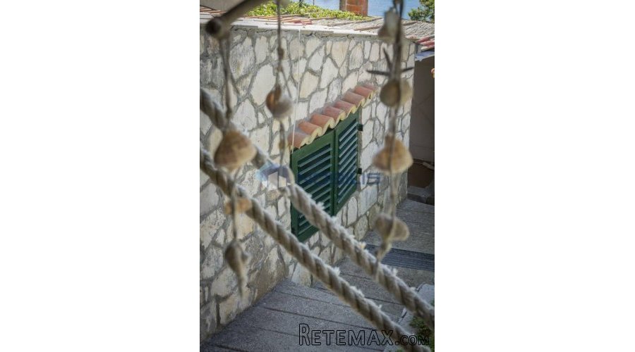 Vis, Milna, 430m2, kuća sa 4 apartmana, izvrsna lokacija - 2
