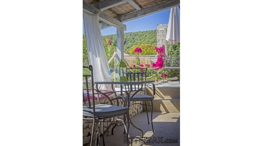 Vis, Milna, 430m2, kuća sa 4 apartmana, izvrsna lokacija - 4