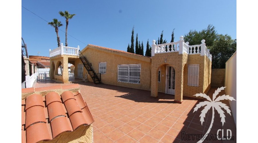 RESERVED!! Very well maintained villa in Torrevieja with.. - 2