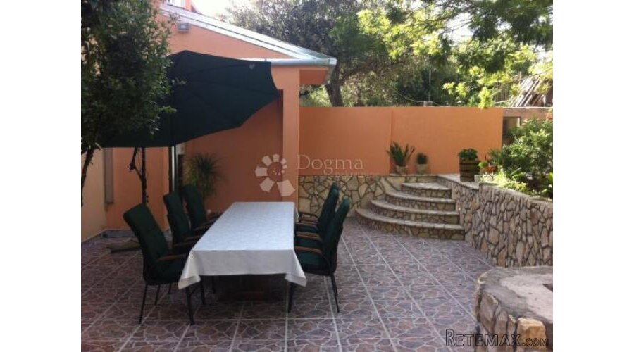 Apartmanska kuća 200 m od mora