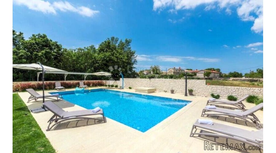 VILLA SA BAZENOM, WELLNESSOM I FITNESSOM NA RUBU SELA - 3