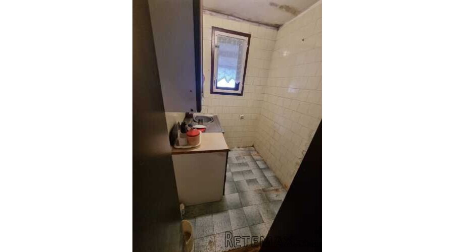 Kuca i pomocni objekti 220m2,plac 11ari - 7
