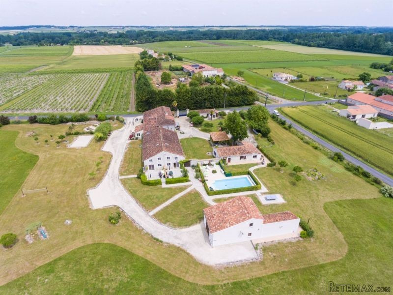 Charentaise Farmhouse With 5 Guesthouses