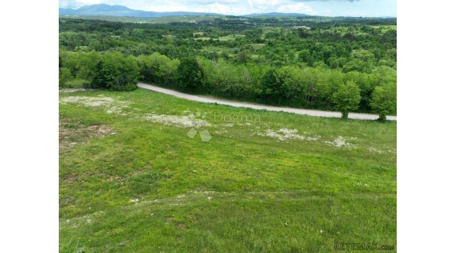 Veliko građevinsko zemljište na osami