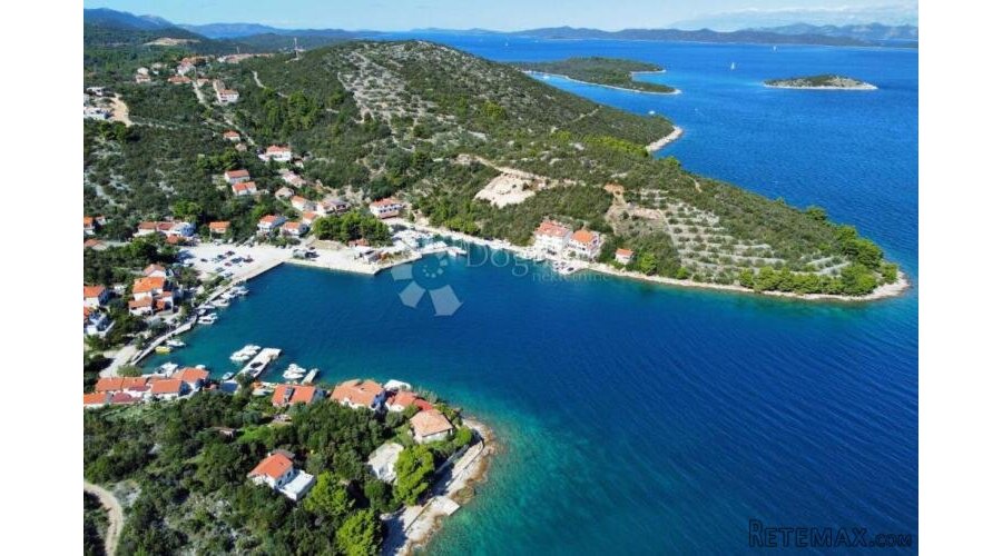 Dugi otok (Zaglav) - građevinsko zemljište 882m2