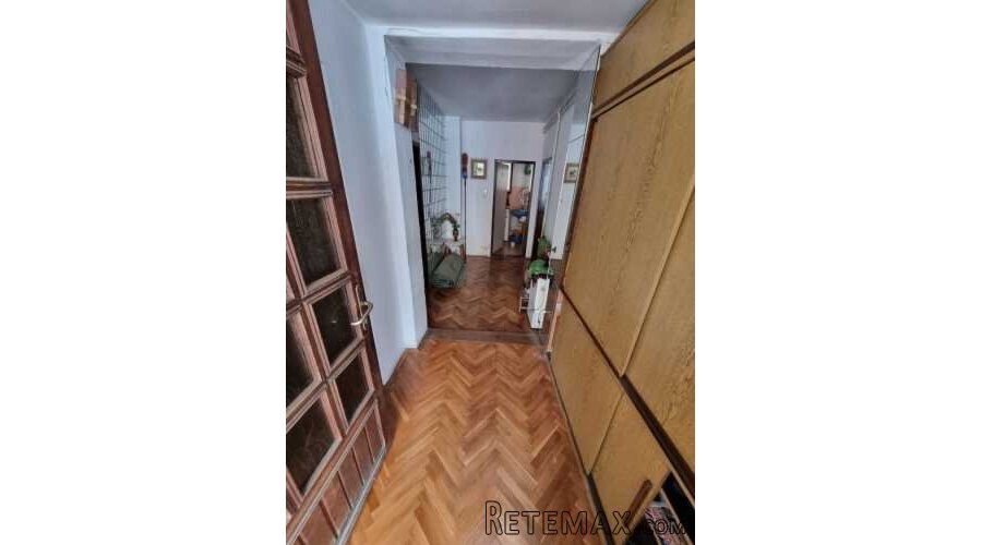 Kuca i pomocni objekti 220m2,plac 11ari - 10