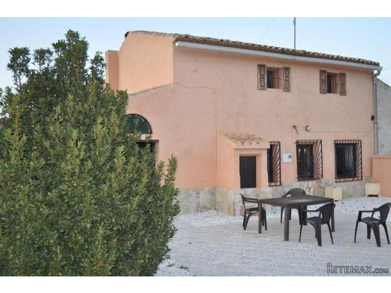 Large Traditional House in La Romana..