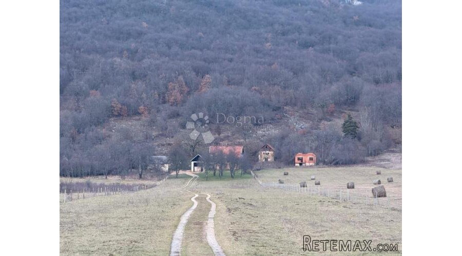 SEOSKO IMANJE NA OSAMI S PREDIVNIM POGLEDOM - 2