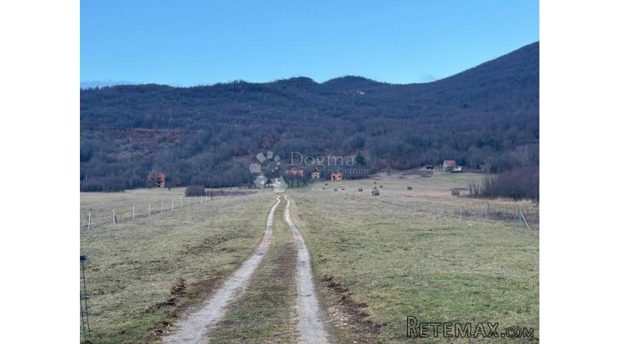 SEOSKO IMANJE NA OSAMI S PREDIVNIM POGLEDOM - 3