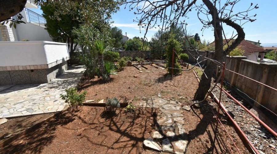 Kuća s lijepim vrtom i pogledom, grad Krk! - 15