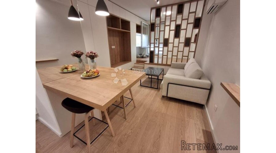 Dizajnerski studio apartman u poslovnom centru Raba!!! Samo