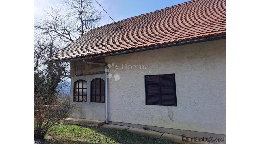 Povoljna viksa na vrhu brda