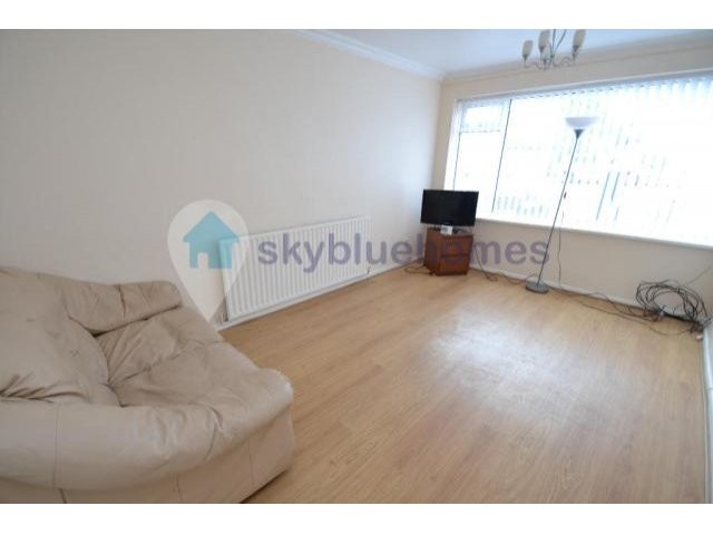 House - NEWLY REFURBISHED 3 bedroom.. - 2