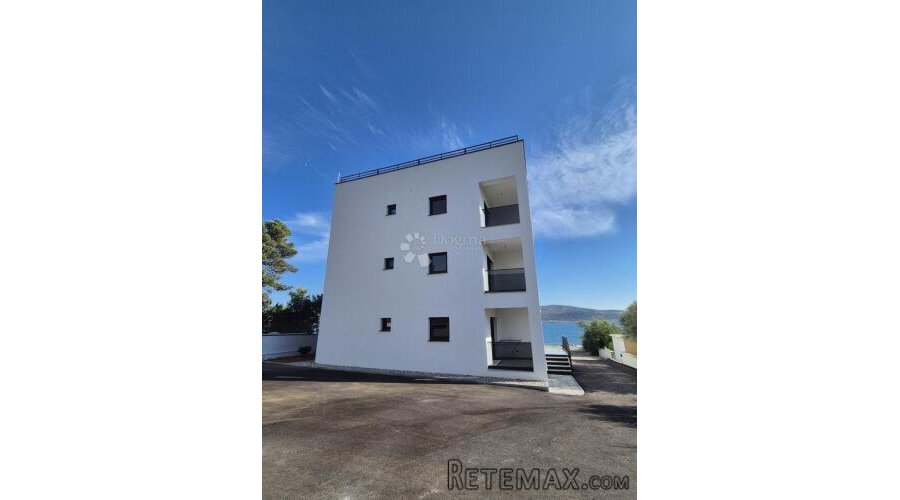 Seline/Starigrad - dvosoban stan 20 m od mora S1 - 3
