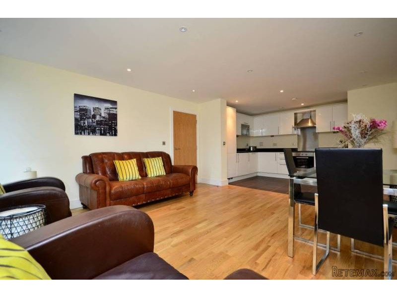 Canary Wharf, E14 9EZ [ID: 301IC]