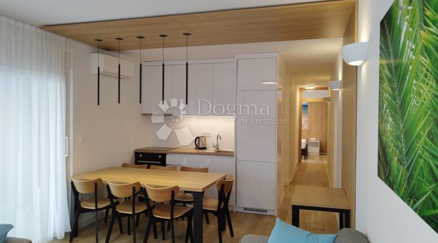 MODERNI VELIKI APARTMAN - MALINSKA - 350M OD MORA - 5