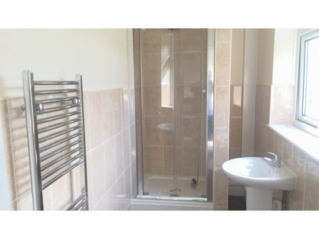 FULLY REFURBISHED DOUBLE ROOM TO LET -..