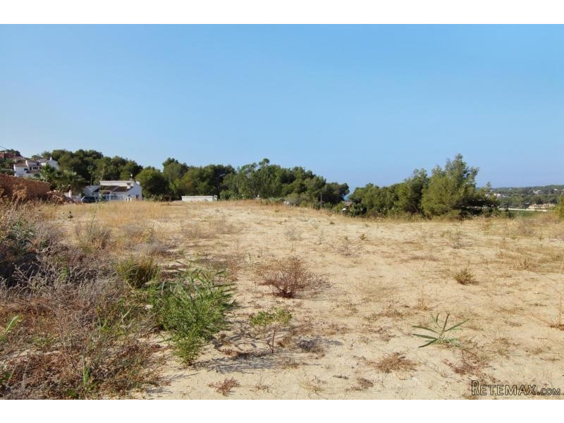 Building plot with lovely views to.. - 2