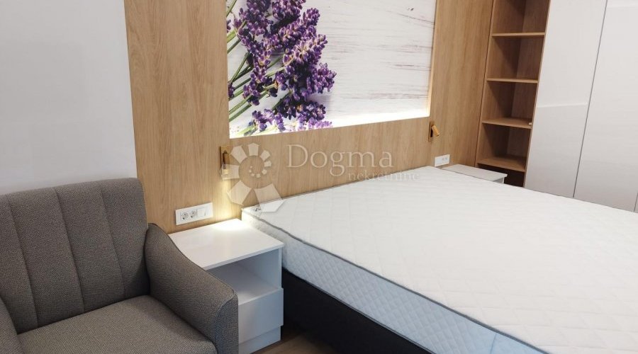 MODERNI VELIKI APARTMAN - MALINSKA - 350M OD MORA - 10