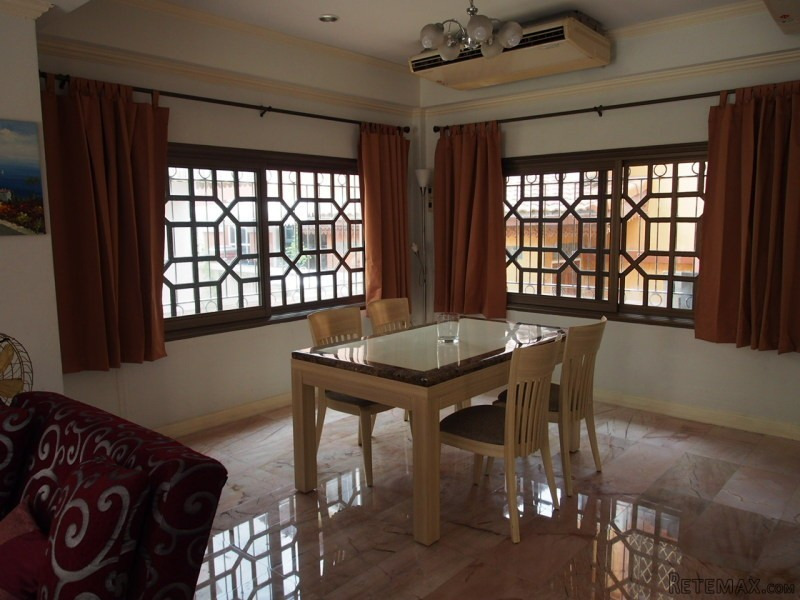 Ideal family house in the center of..