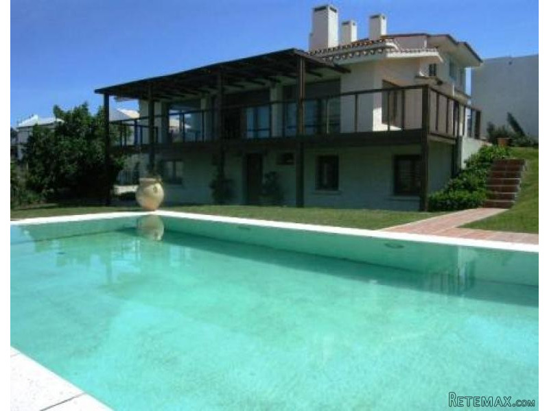 6 Bedroom House - For Rent -..