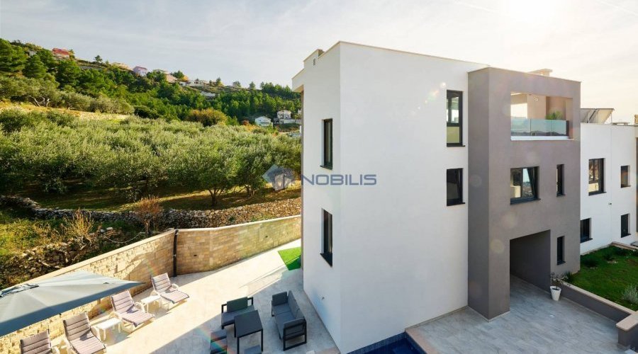 Split, Strožanac, luksuzna vila 510 m2, lift, bazen