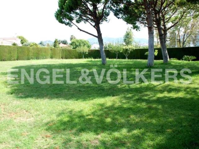 Flat plot in Can Teixido, Coast..