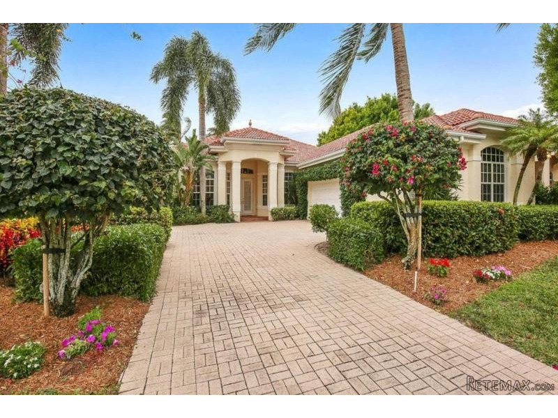 132 Pembroke Dr, Palm Beach Gardens, FL..
