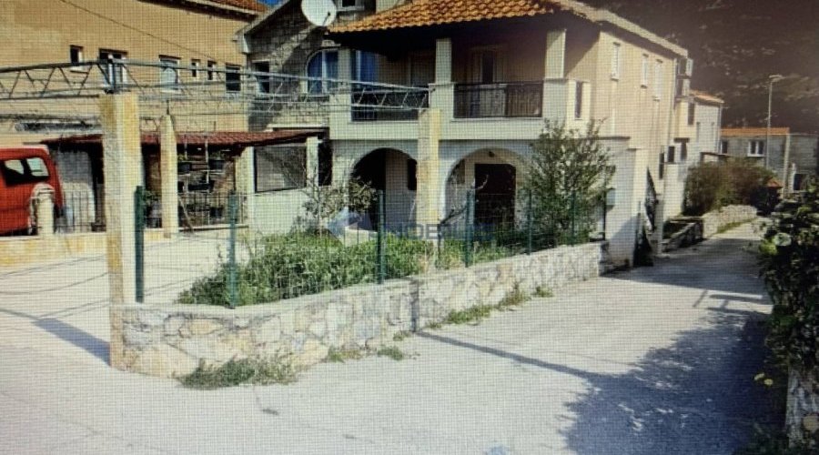 Cavtat, stan u kući, 56m2 + 21 m2 vrt