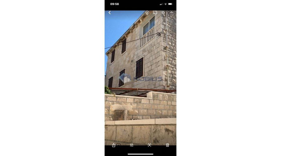Brač, Pučišća, 2 kuće 270m2 + 30 m2, parcela 370m2