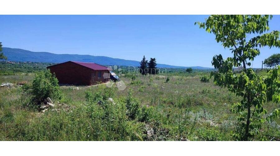 GRAĐEVINSKO ZEMLJIŠTE S KUĆOM OD 48 M2, PRIDRAGA