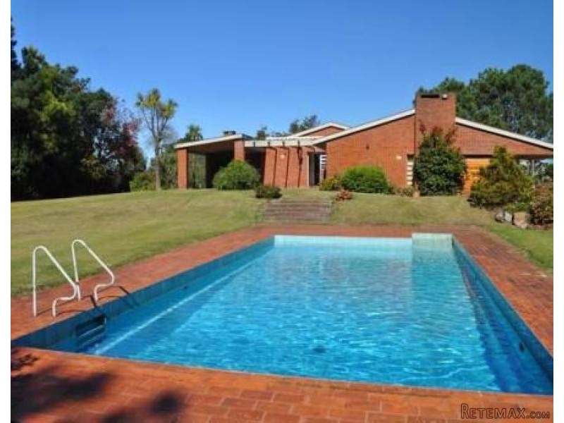 4 Bedroom House - For Rent - Pinares