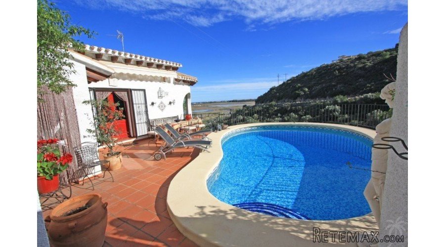 Well priced villa for sale with views to the mountain and.. - 2