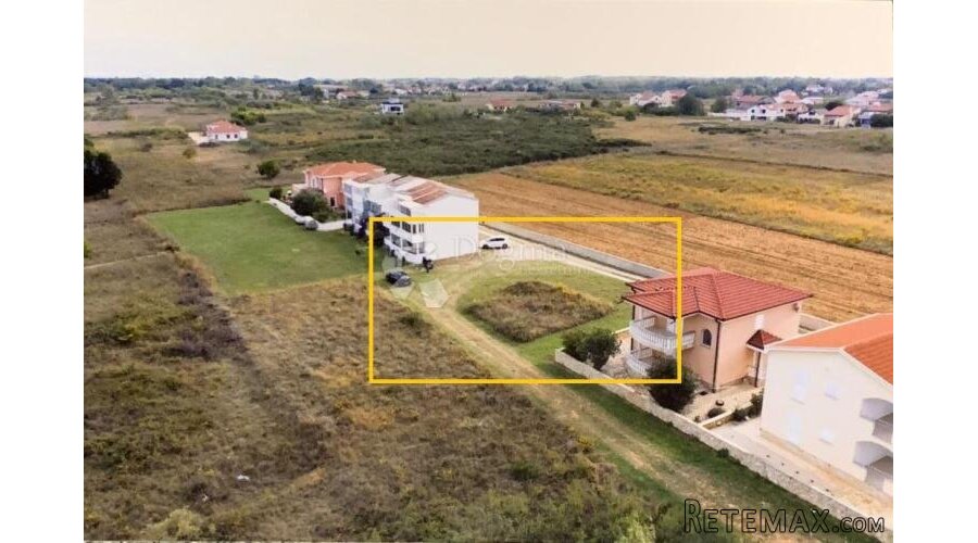 Atraktivno građevinsko zemljište 633m² svega 130m od mora! - 3