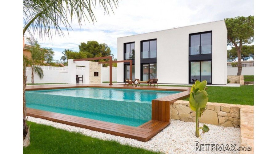 DetachedVilla Property Type: &nbsp;4 Bedrooms..