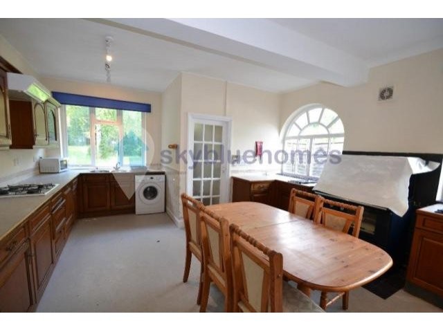 House - Spacious 6 bedroom property on.. - 2