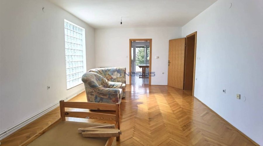 Bjelovar (Centar) 4-sobni stan, 116,75 m2 + 101,33 m2 TAVAN