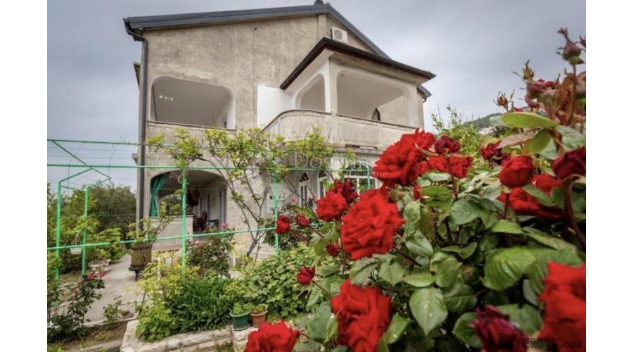 Apartmanska kuća