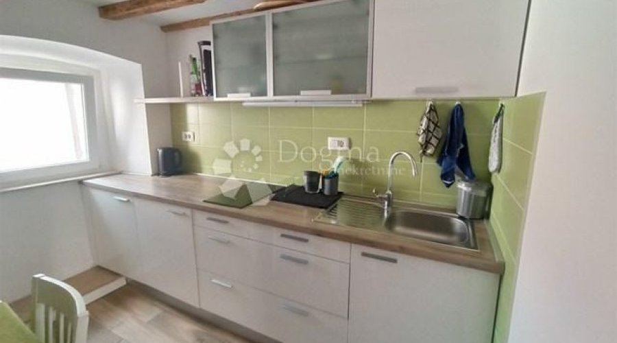 NOVOUREĐENI Apartman Baška stara jezgra - 2