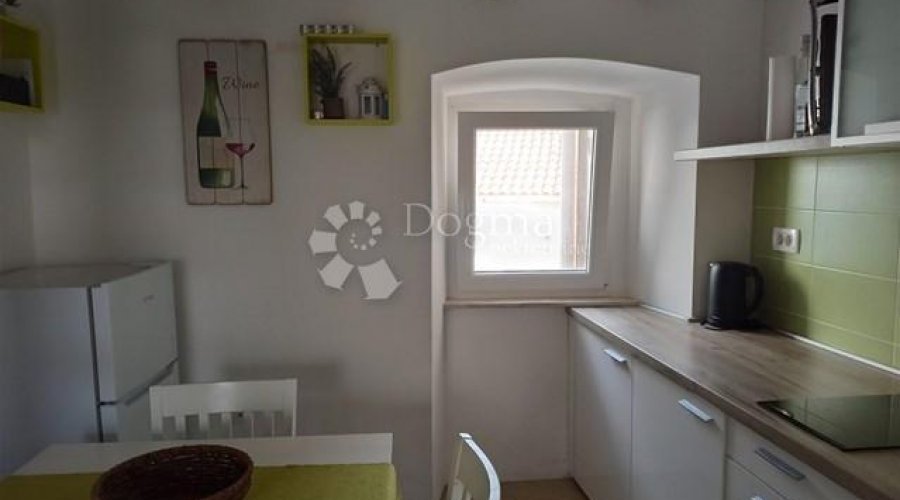 NOVOUREĐENI Apartman Baška stara jezgra - 3