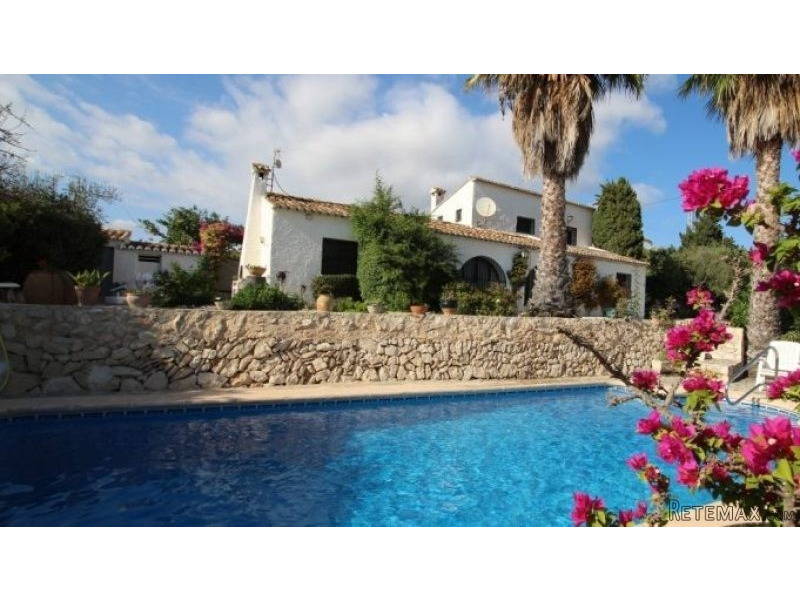3 Bedroom 2 Bathroom Lovely Country..