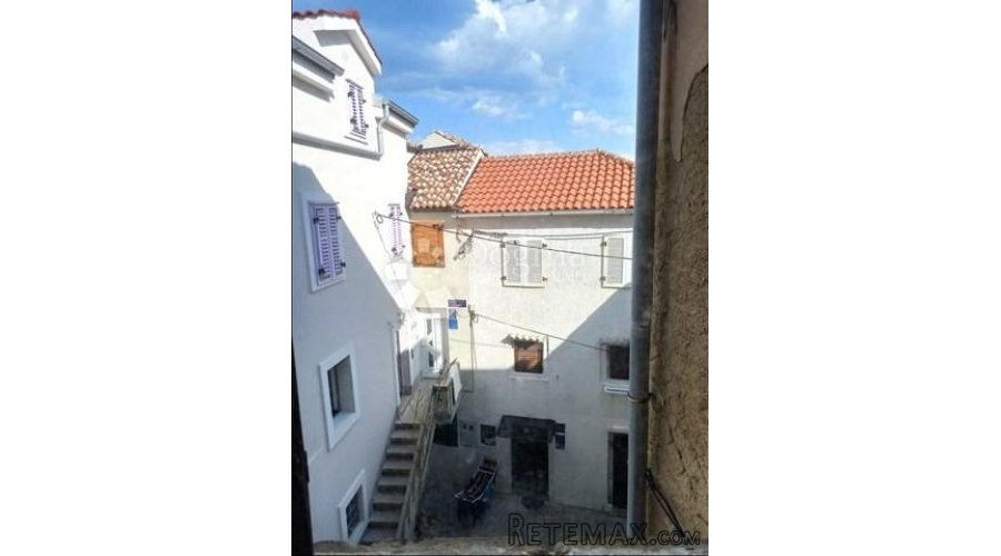 NOVOUREĐENI Apartman Baška stara jezgra - 8
