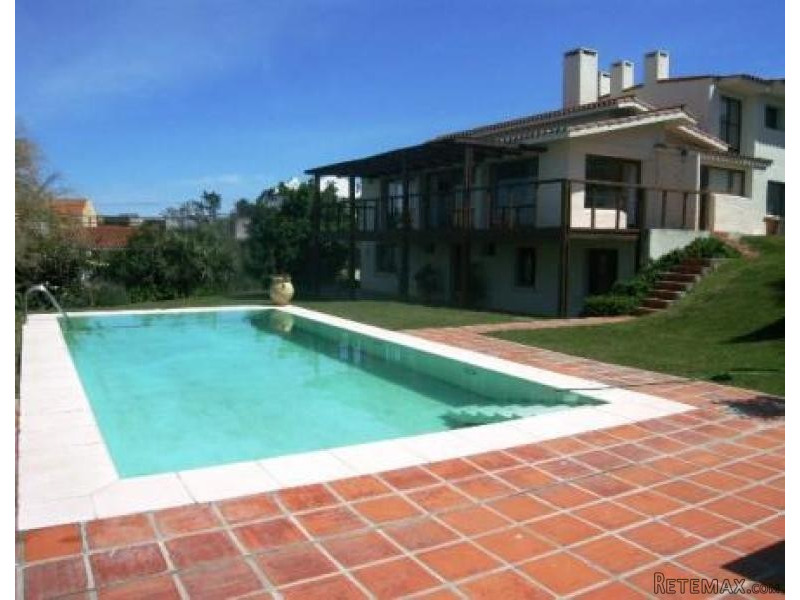 6 Bedroom House - For Rent -.. - 2